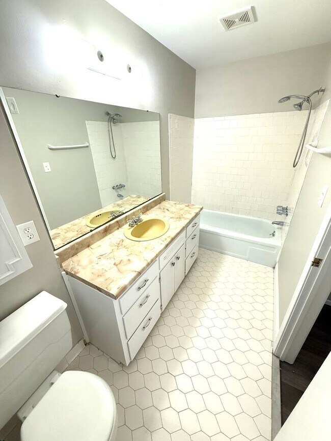 Building Photo - ** 3 Bed 2 Bath located in Montgomery East ** Call 334-366-9198 to schedule a self tour
