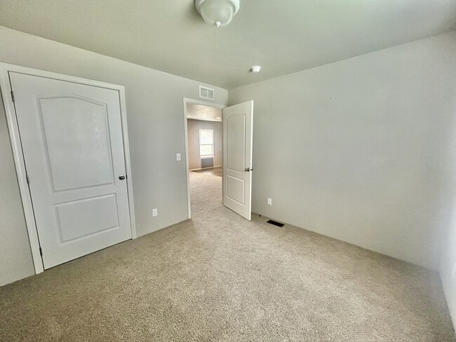 Building Photo - 8446 Sunrise Way