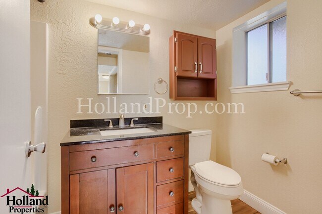 Building Photo - Charming 3-Bedroom Home in Highly Walkable Milwaukie Neighborhood!
