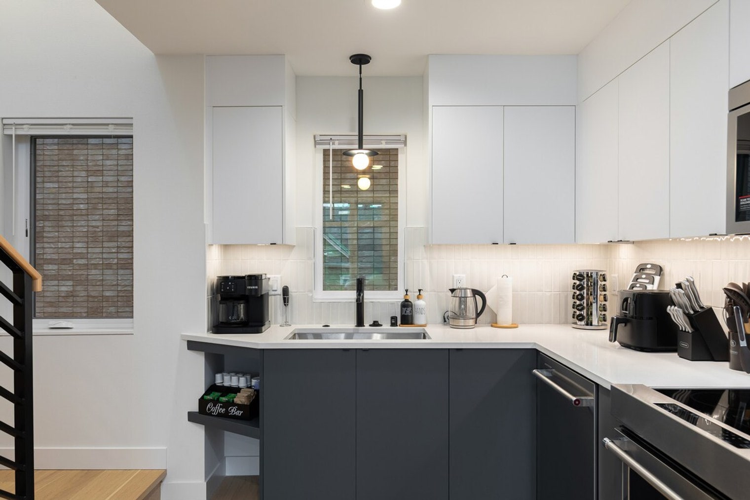 Building Photo - 129 11th Ave E