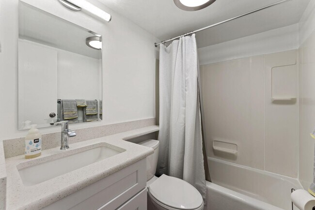 Building Photo - 1260 21st St NW