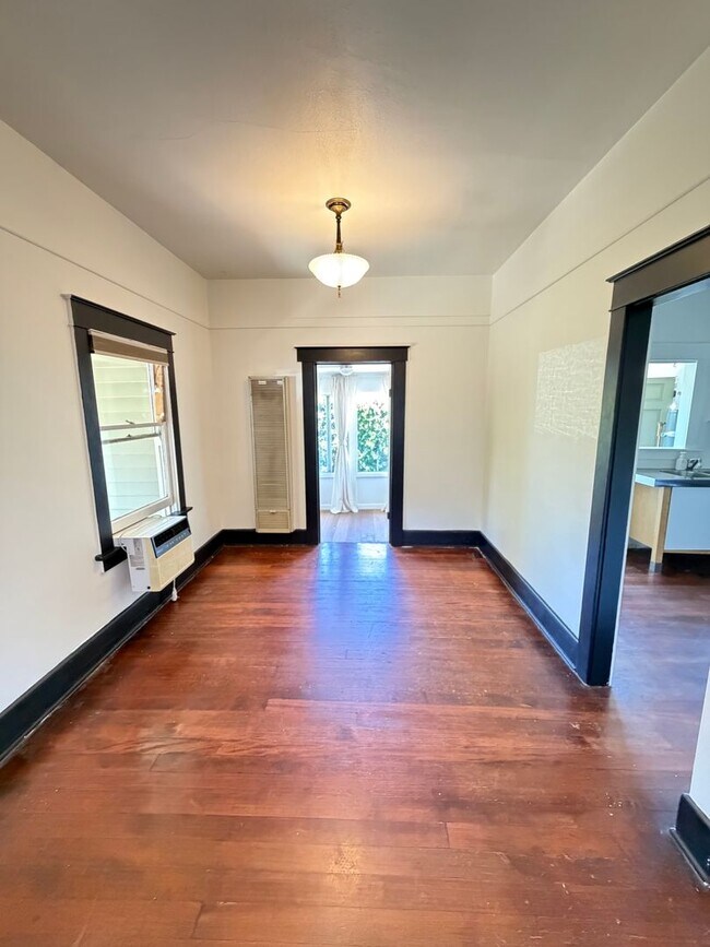 Building Photo - Quaint 2BD/1BA house in La Mesa Village available now for a 1-year lease!