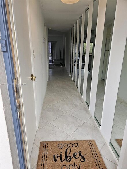 Building Photo - 8020 S Colony Cir