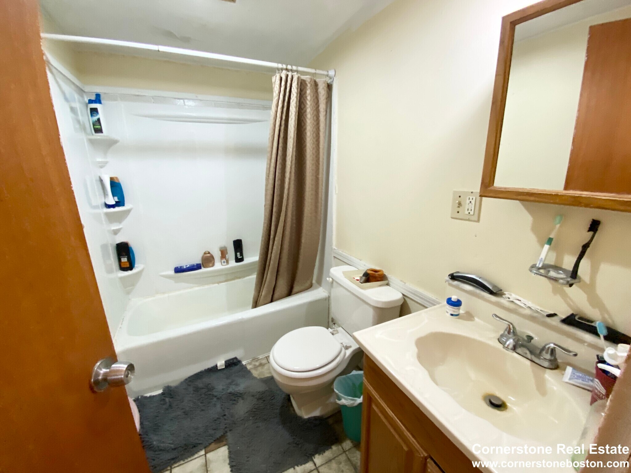 Building Photo - 33 Lawn St