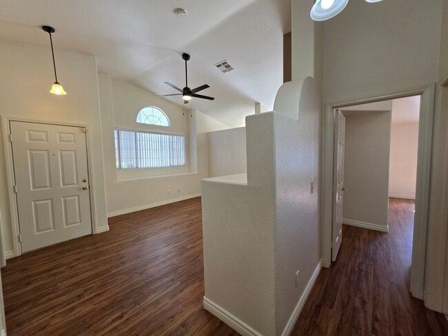Building Photo - Beautiful Single Story Home