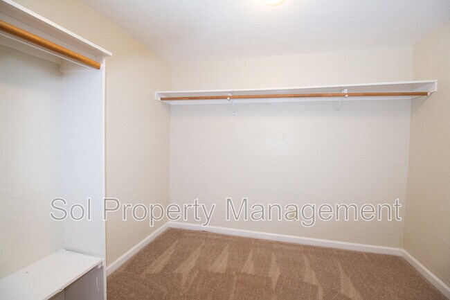 Building Photo - 153 Pine Ave