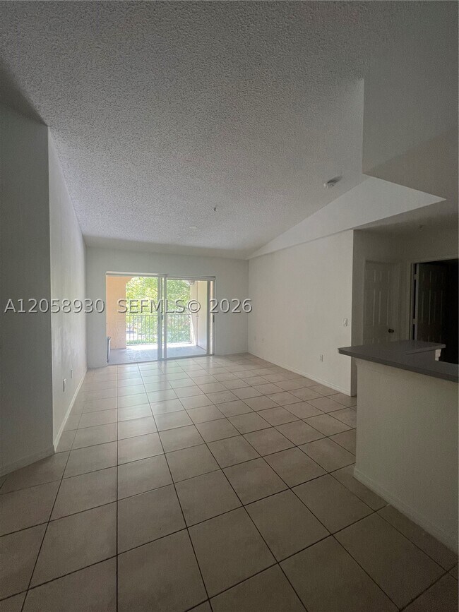 Building Photo - 2427 Centergate Dr