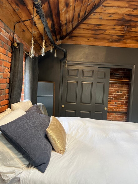 Building Photo - 51 W Blenkner St