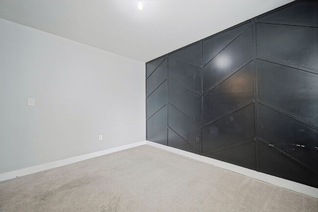 Building Photo - Luxurious 3-bedroom 2.5 bath townhome with Garage in Chesapeake