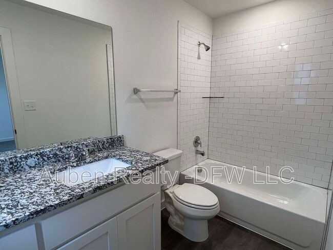 Building Photo - 2428 S Fannin Ave