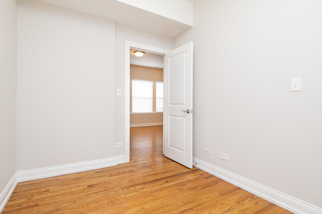 Building Photo - 4909 W Cuyler Ave