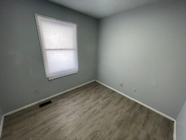 Building Photo - 924 Blue Ridge Dr