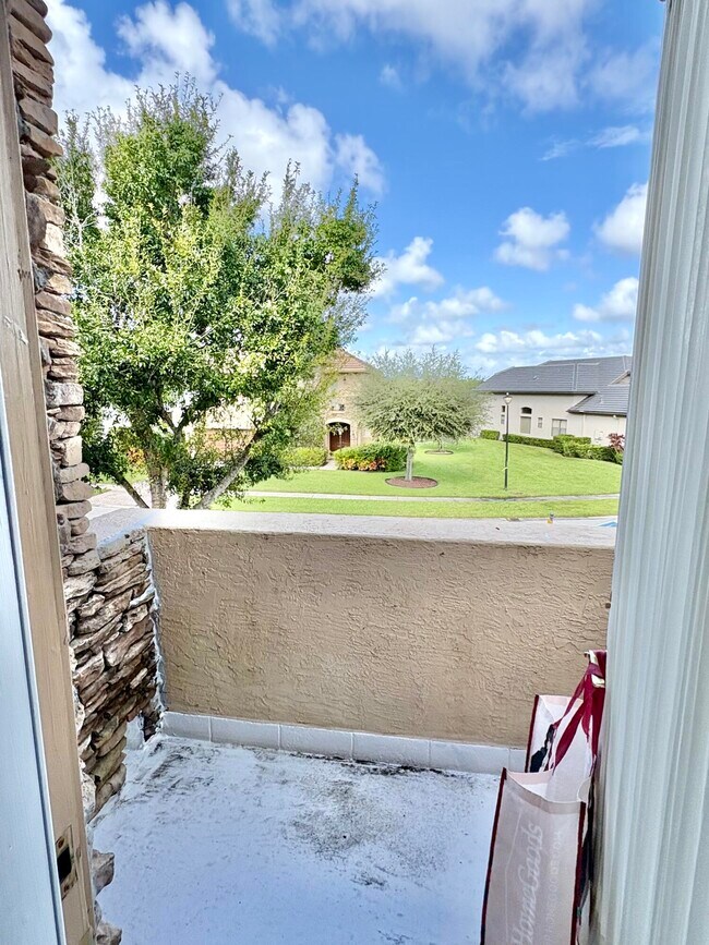 Building Photo - 3558 Collonade Dr