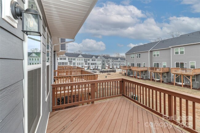 Building Photo - 5038 Springarn Ct