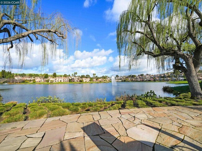 Building Photo - 30 Eagle Lake Pl