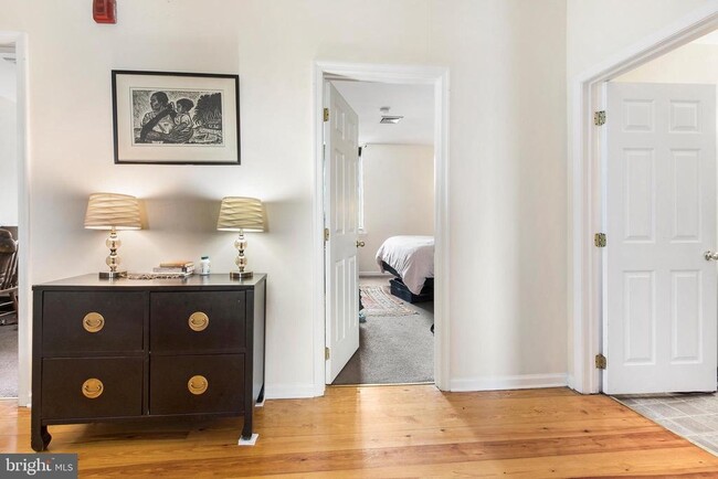 Building Photo - 321 N Front St