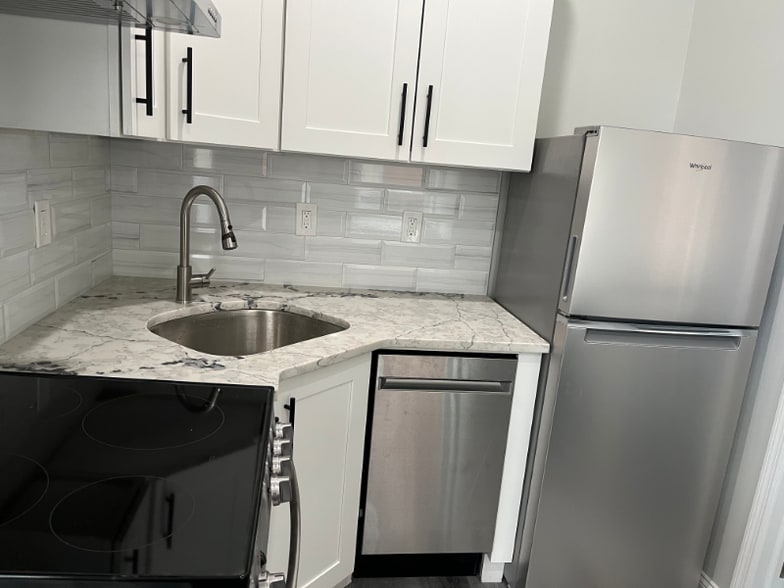 Building Photo - 106 S 42nd St