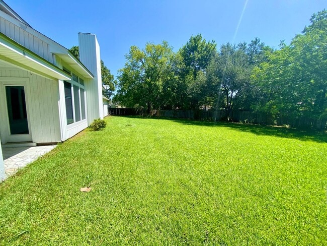 Building Photo - ** NEW GREENACRES PLACE 3/2 HOME **