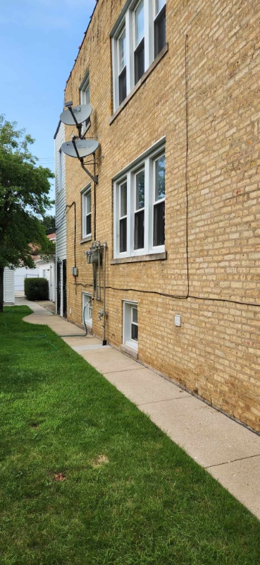 Building Photo - 6042 W Miami Ave