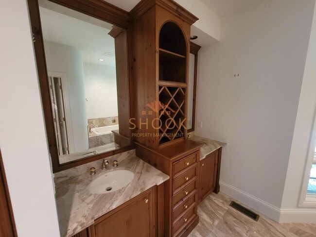 Building Photo - STUNNING LUXURY HOME - EVERYTHING YOU NEED - SHORT-TERM AND FURNISHED OPTIONS AVAILABLE