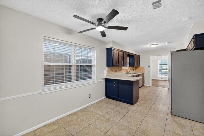 Building Photo - 2821 Metz Dr