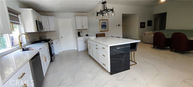 Building Photo - 43442 San Pascual Ave