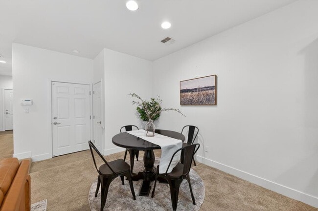 Building Photo - Charming 3-Bed Home in Sacramento with 2.5 Baths