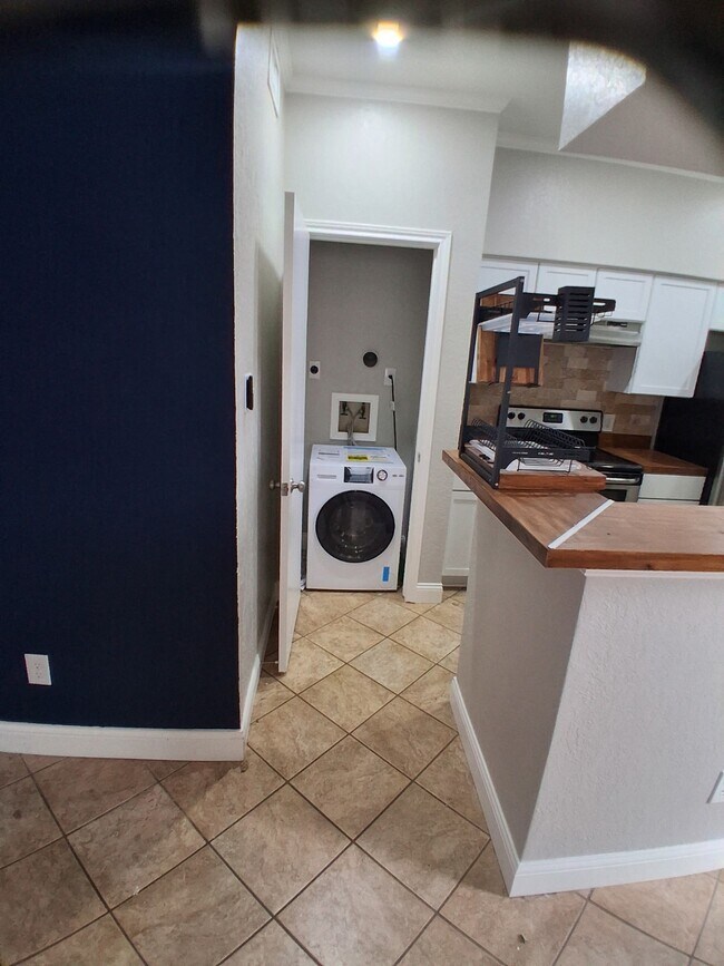 Building Photo - 3600 Jeanetta St