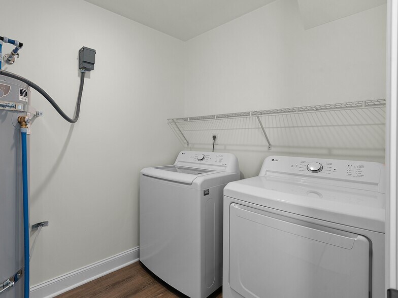 Building Photo - 307 W King St