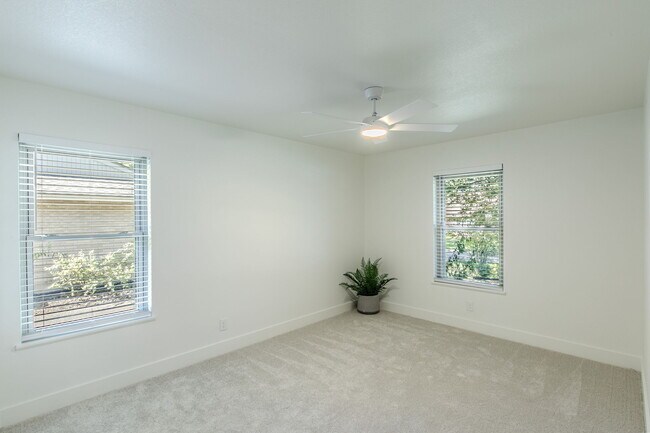 Building Photo - 5220 Lake Charles Dr