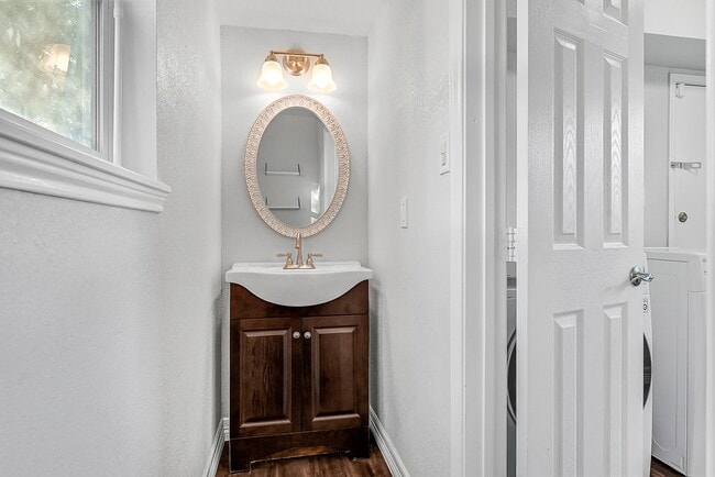 Building Photo - 10822 Bob White Dr