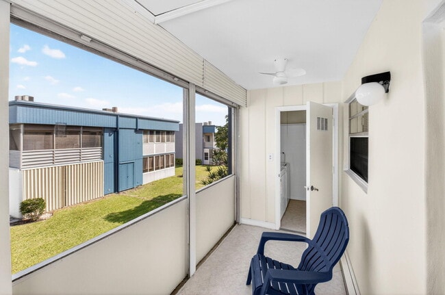 Building Photo - 173 Flanders C