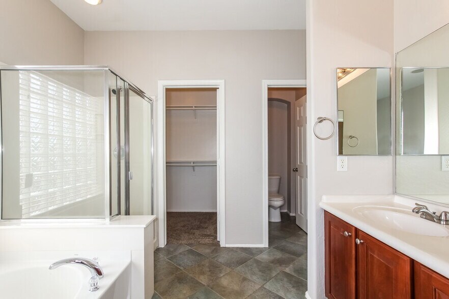 Building Photo - 13875 W Mauna Loa Ln