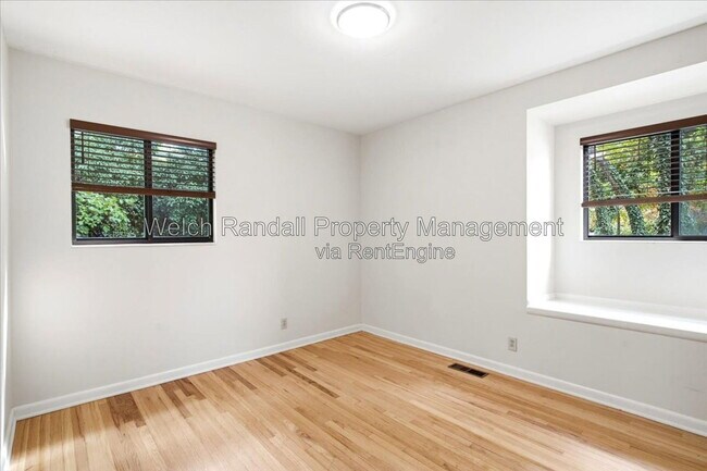 Building Photo - 5070 Doren Dr