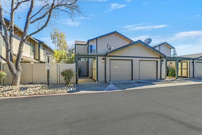 Building Photo - 791 Partridge Cmn