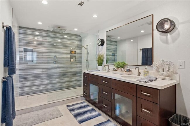 Building Photo - Stunning Huntington Harbour Townhome