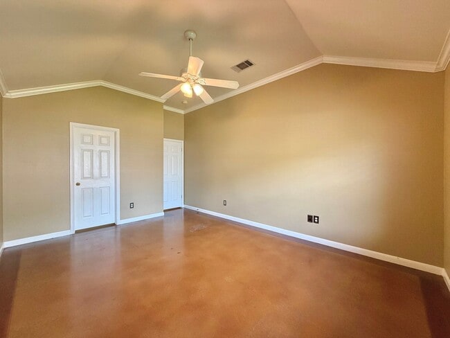 Building Photo - 14900 Doria Dr