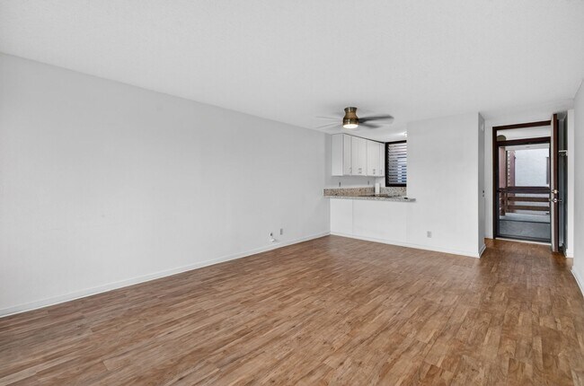 Building Photo - Spacious 2BD/2BA Condo with 2 Covered Parking Stalls in Kailua