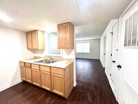 Building Photo - 215 S Blankenship Rd