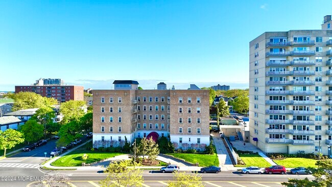 Building Photo - 500 Deal Lake Dr