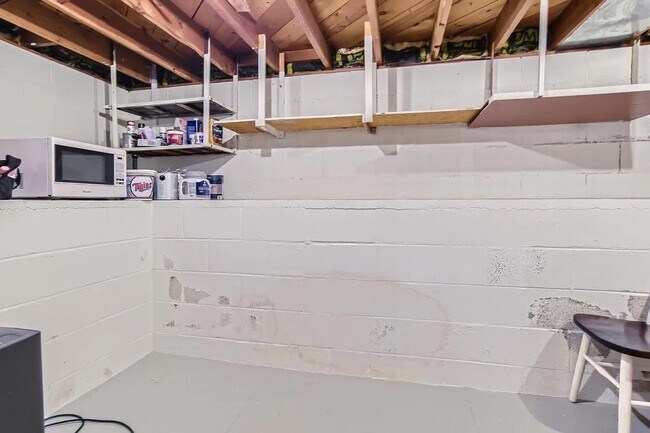 Building Photo - 2661 Martin Way
