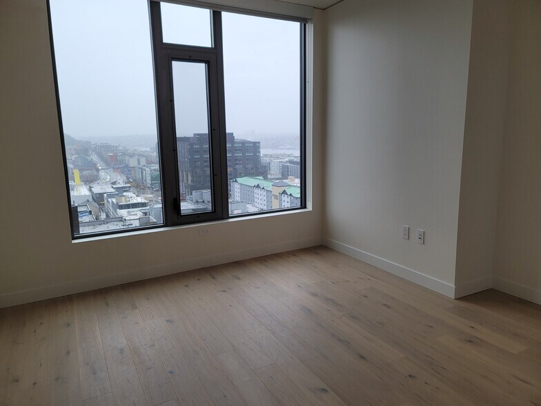 Building Photo - 2510 6th Ave