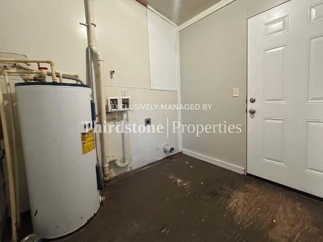 Building Photo - 3048 Hunt St