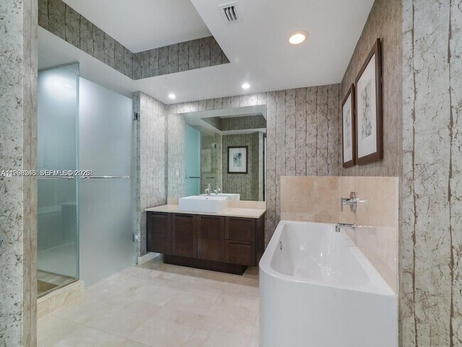 Building Photo - 150 Sunny Isles Blvd