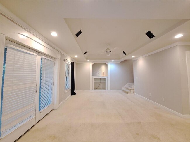 Building Photo - 2242 Lenox Walk NE