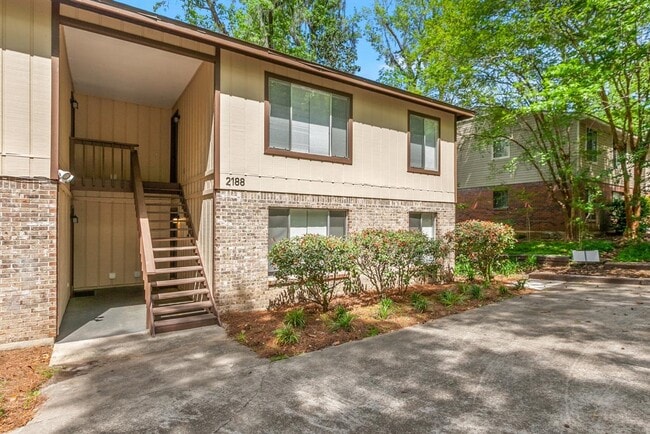 Building Photo - 2188 Claremont Ln