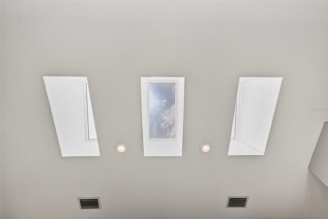Building Photo - 4420 Porpoise Dr SE