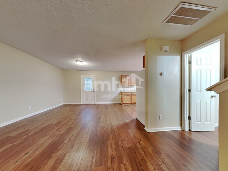 Building Photo - 13 Holly Springs Cir