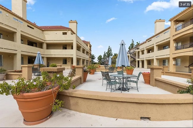 Building Photo - 2 Bedroom Condo in Fashion Valley