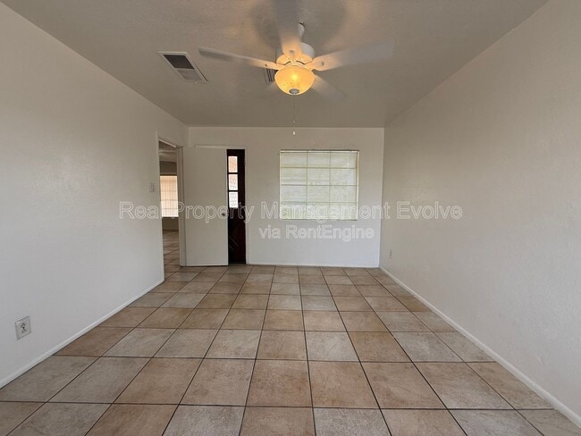 Building Photo - 3926 W Bethany Home Rd